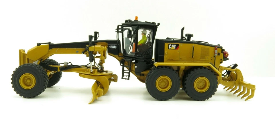 Diecast Masters 85507 - Caterpillar CAT 16M3 Motor Grader High Line Series 1:50 - Image 3 of 4