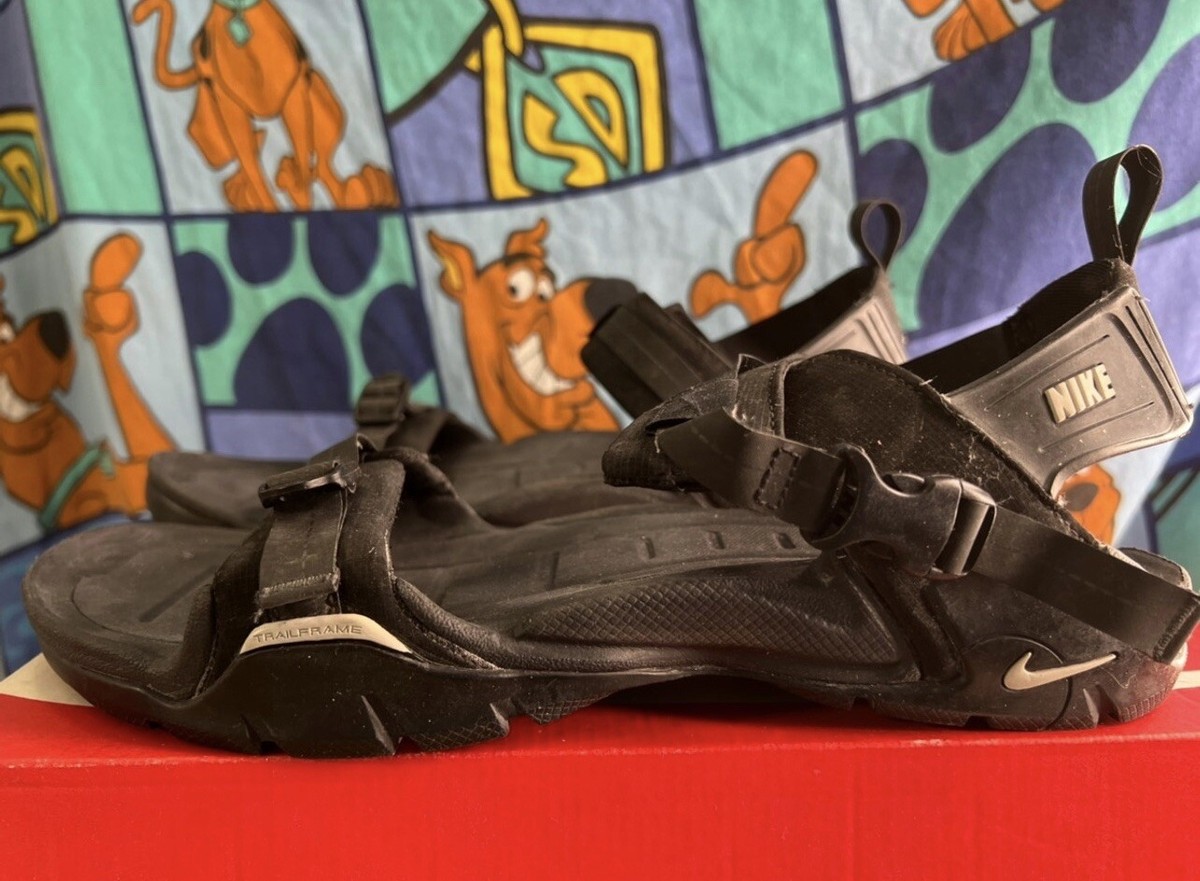 nike acg sandals size 11