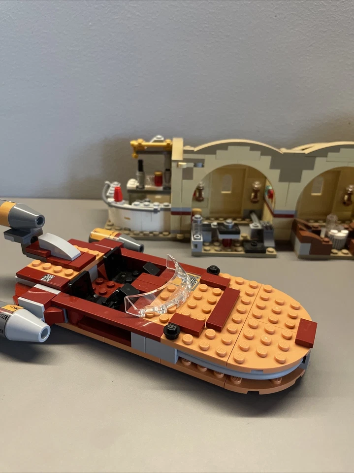 LEGO Star Wars 75052 Mos Eisley Cantina, foto 2 di 5