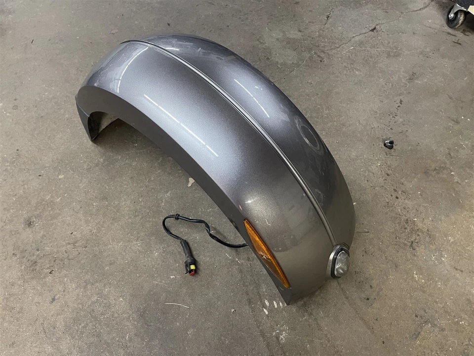 Can-Am Spyder RT-S SE5 RT 10 11 12 13 OEM Front Right Wheel Fender PANEL SILVER - Image 2 of 4