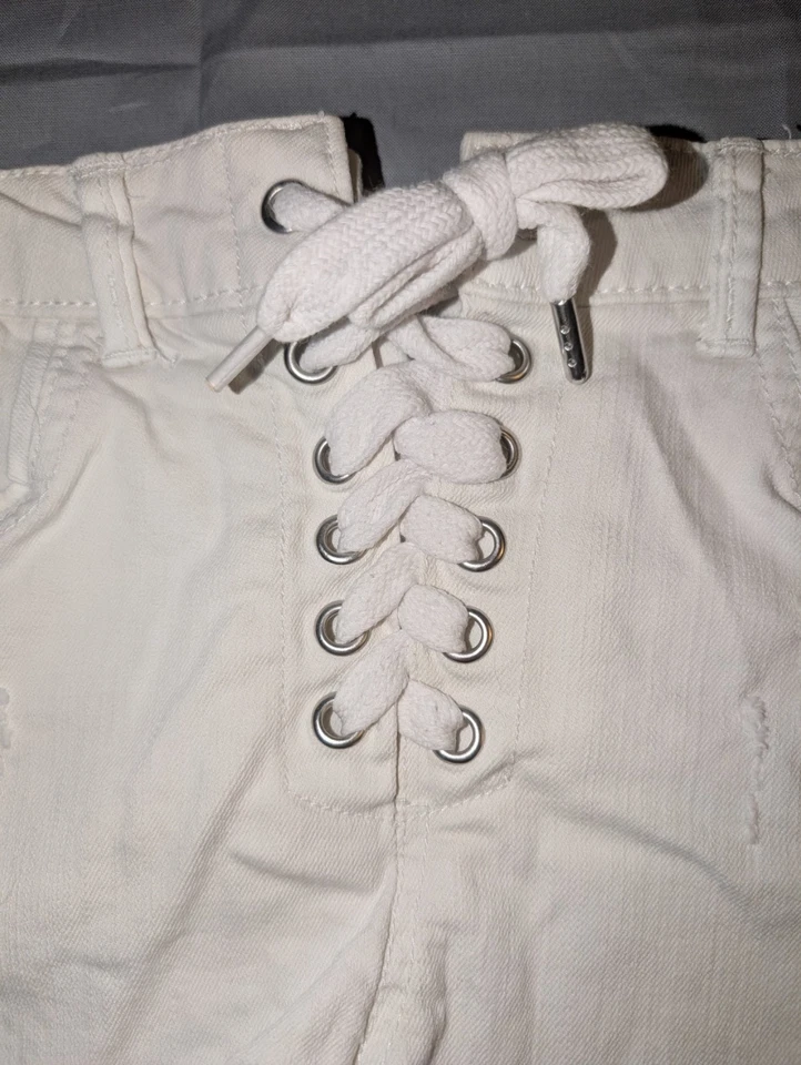 Pantalones Cortos GB Gianni Bini Para Mujer Talla 5 Blanco Envejecido Cierre con Cordones Foto 4 de 4