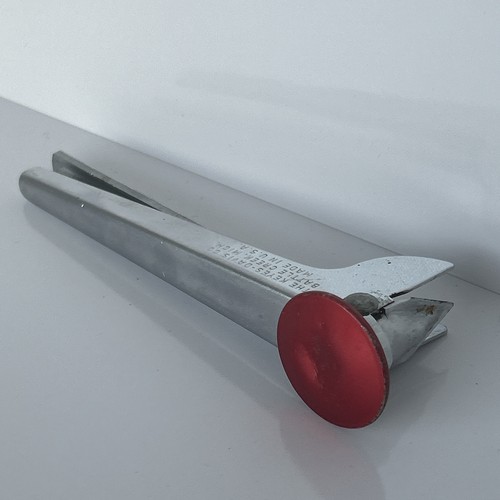 The Keyes-Davis Co. Vintage Spouto Automobile Oil Can Opener Tool RED TOP - Picture 3 of 5