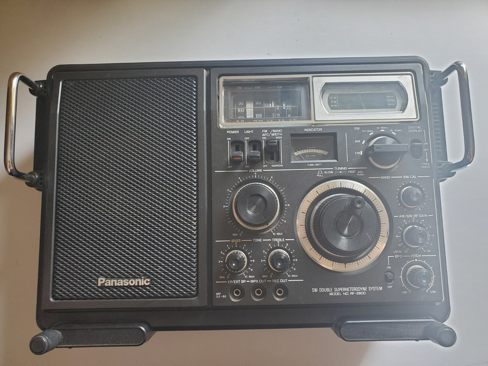 Panasonic RF-2900  AM FM  SW Vintage Radio