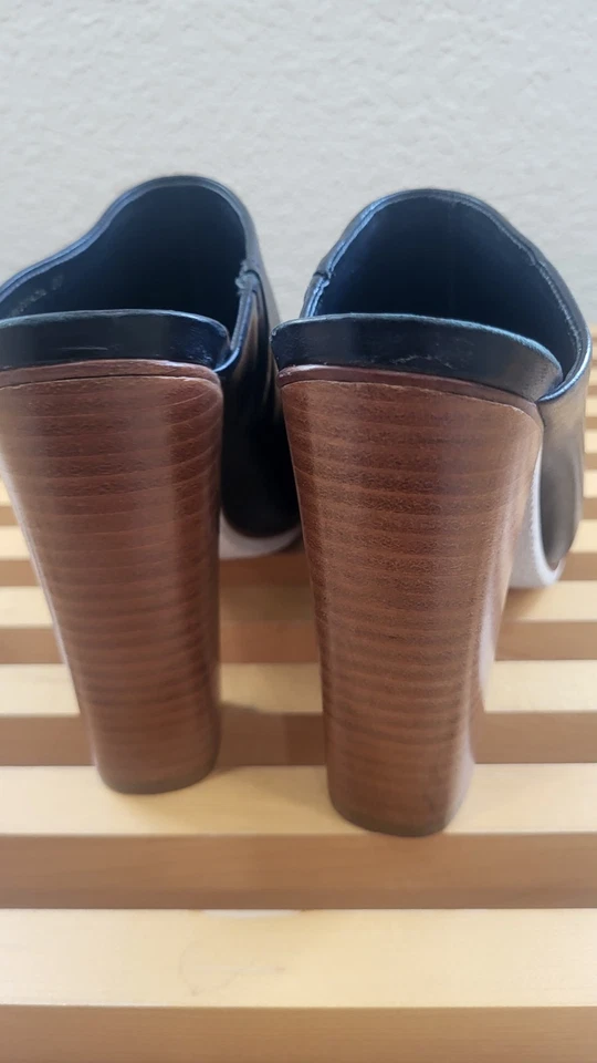 Chinelo Tibi New York couro preto biqueira aberta mulas tamanho 39 (EUA 8.5) salto bloco - Imagem 4 de 4