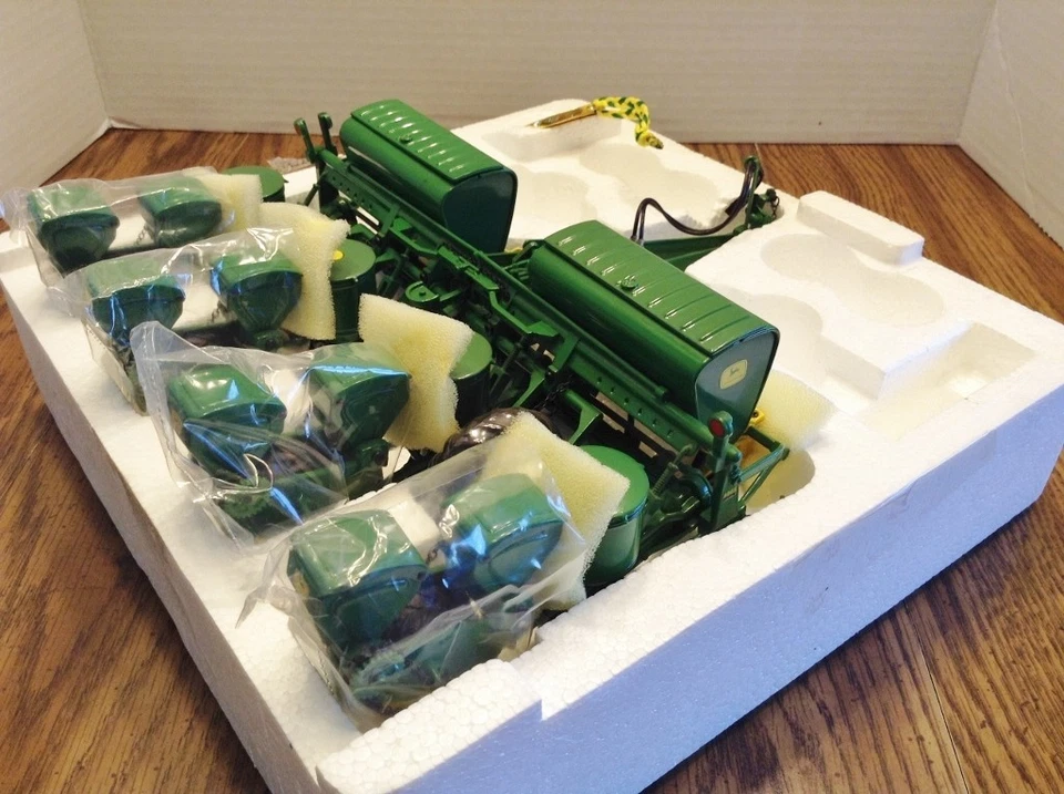 Precision Classics #9 The Model 494-A Four-Row Planter Ertl 1/16 Scale - Image 4 of 4