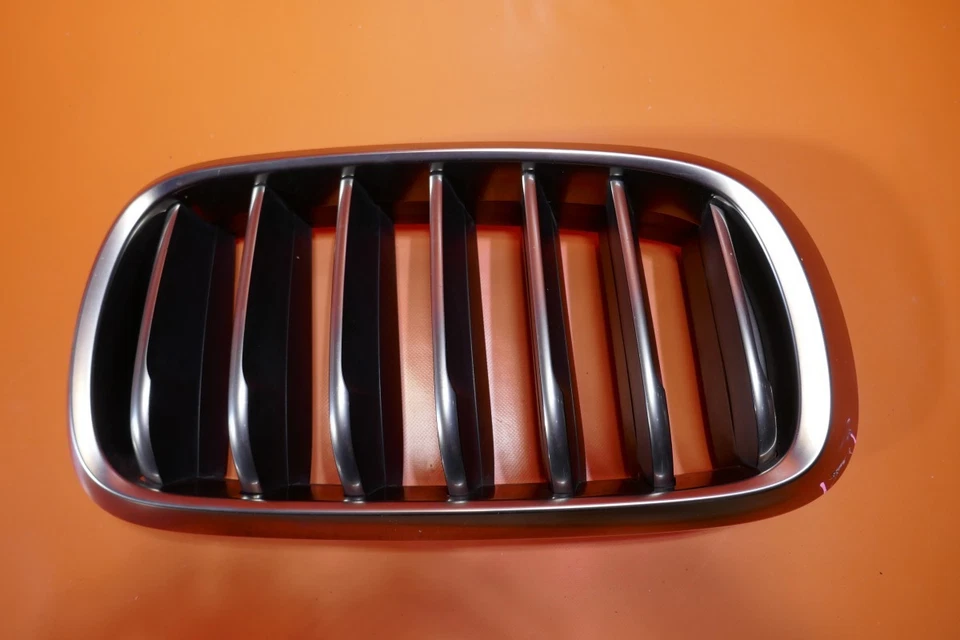 ОРИГИНАЛЬНАЯ ВЕРХНЯЯ ПРАВАЯ РЕШЕТКА РАДИАТОРА BMW X6 2015 2016 2017 2018 F16 51137349388 - Изображение 2 из 4