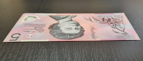 Australian Stevenson/Parkinson 2013 3 billetes consecutivos de 5 USD sin precio. - Imagen 3 de 3