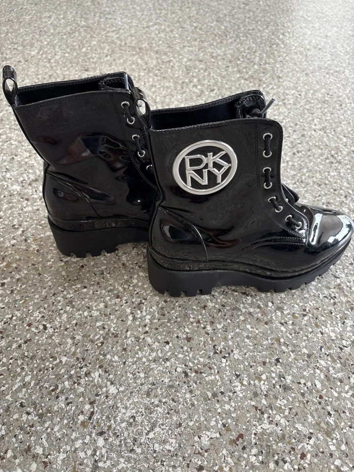 DKNY Women's Black Patent Leather Lace-Up Combat Boots Sz 7 - Image 2 of 4