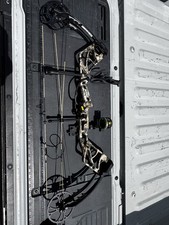 Bear Whitetail Legend Compound Bow RH Camo 70lb – Excellent Condition
