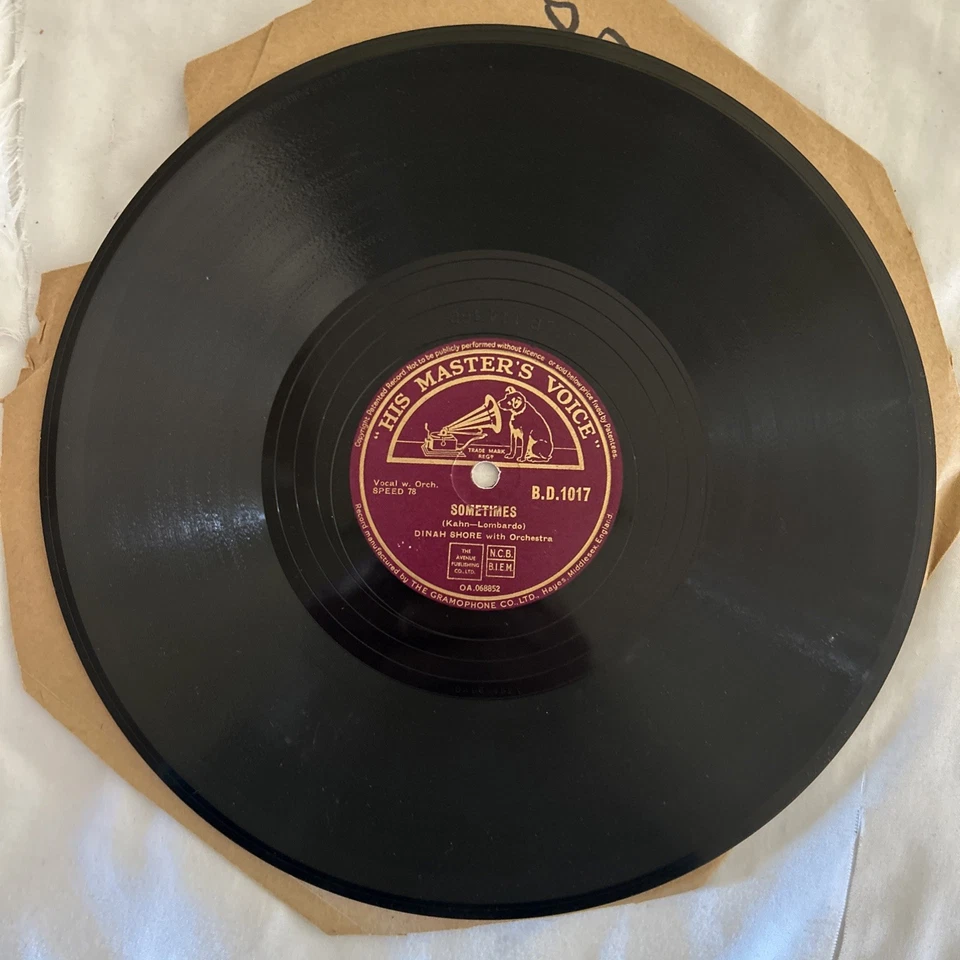 JAZZ 78 rpm RECORD His Masters Voice -DINAH SHORE-Sometimes/ Ev’rything I Love - Image 3 of 4