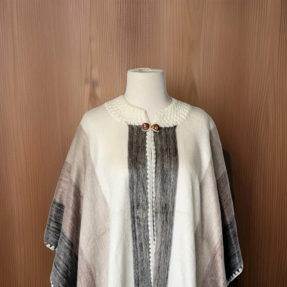 Lightweight BABY ALPACA Wool Hooded Poncho Pullover UNISEX Handmade in ECUADOR - Image 4 of 4