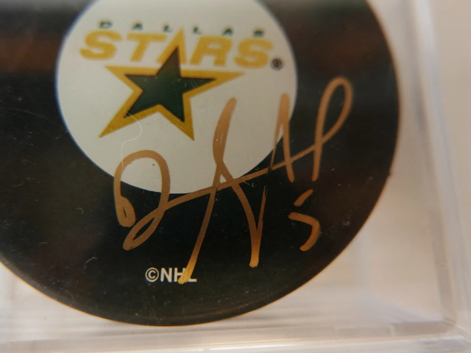 Disco de hockey firmado por Darryl Sydor NHL Dallas Stars automático con certificado de autenticidad y boleto 2003 Foto 3 de 4