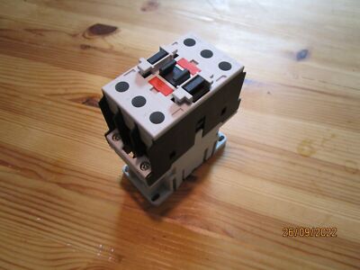 LOVATO BF32 00 D024 Schütz