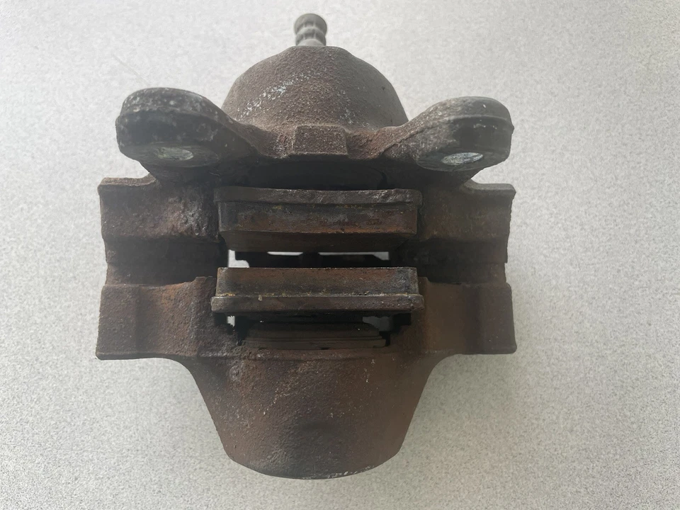 MERCEDES-BENZ E320 E430 W210 1996-2002 ~ PINZA DE FRENO TRASERA IZQUIERDA ~ A0014203583 Foto 3 de 4