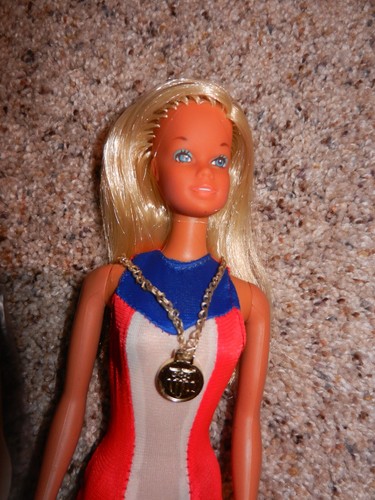 1974 VINTAGE GOLD MEDAL OLYMPIC BARBIE IN ORIGINAL OUTFIT - Picture 2 of 10