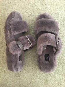 womens ugg fuzzy slippers