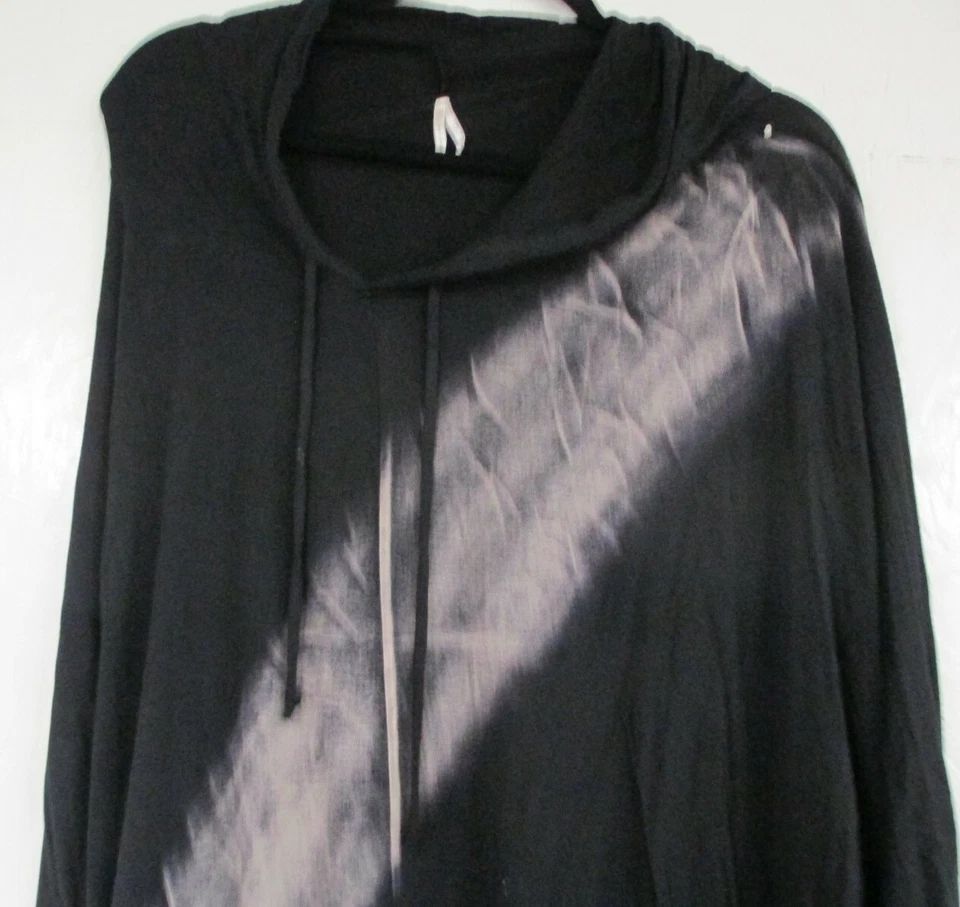 Moletom com capuz feminino tamanho G tecido fino com listra diagonal cinza na frente marca Madigan - Imagem 2 de 4