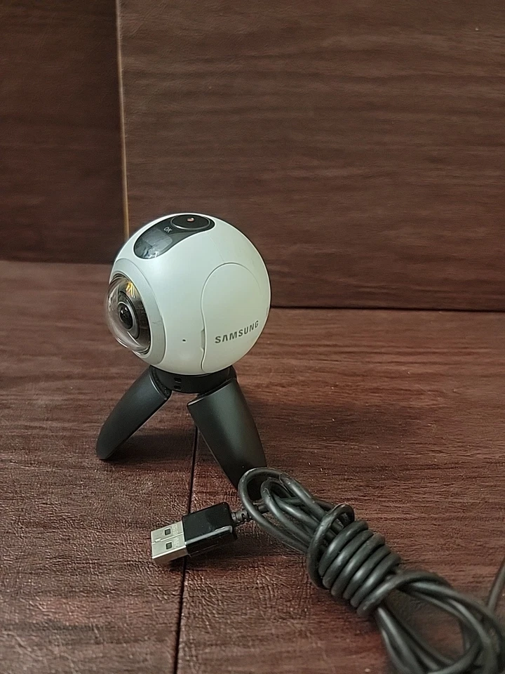 Samsung Gear 360 Degree Camera SM-C200 White Tested Working / With Battery - Image 3 of 4