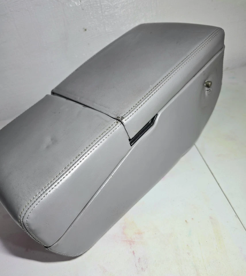 Fleetwood Buick Roadmaster 1992-1996 consola central reposabrazos portavasos OEM GM Foto 2 de 4