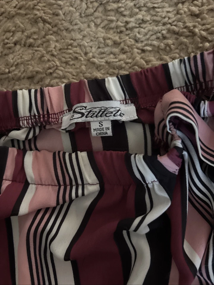 LOTE de 3 macacões. feminino/júnior. tamanho pequeno e extra pequeno. moderno e bonito - Imagem 3 de 4