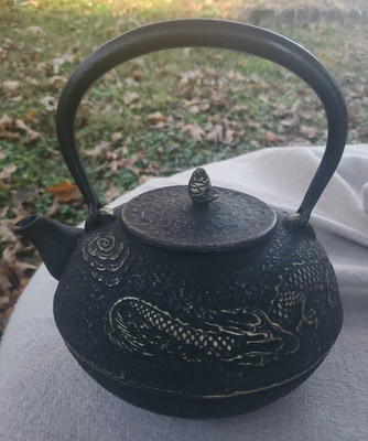 Kotobuki Black Cast Iron Gold Black Dragon Teapot with Strainer Japan