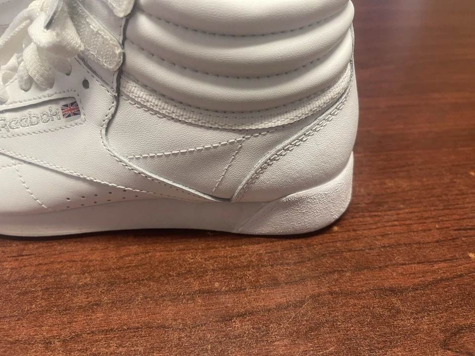 Zapatos deportivos Reebok Classic Free Style High 2021 para mujer talla 6 triple blancos Foto 2 de 4