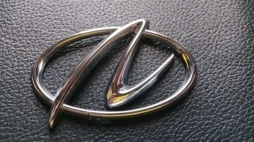 B40- 2001 2002 2003 Oldsmobile Aurora hood emblem. Front grille badge ornament - Video 1 von 1