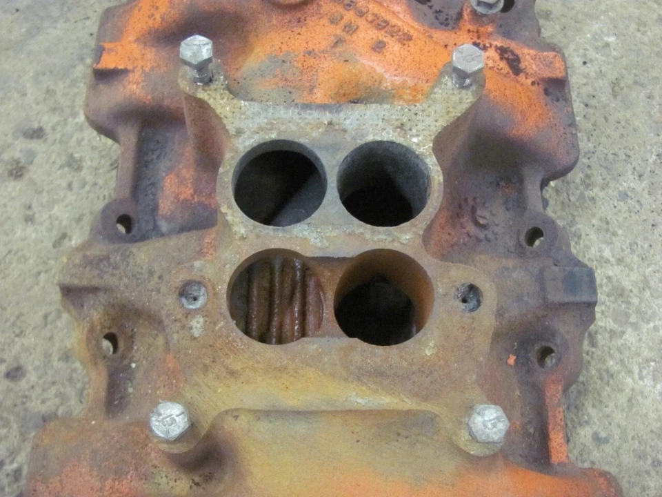 Chevrolet Chevy II 283 V8 1965 65 colector de admisión de hierro 3866922 L-7-4 Foto 3 de 4