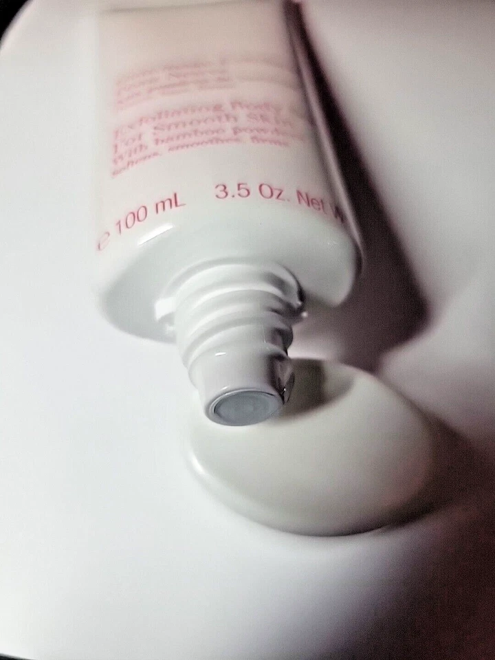 Exfoliante corporal exfoliante Clarins con polvos de bambú piel suave - 3,4 oz / 100 ml Foto 4 de 4