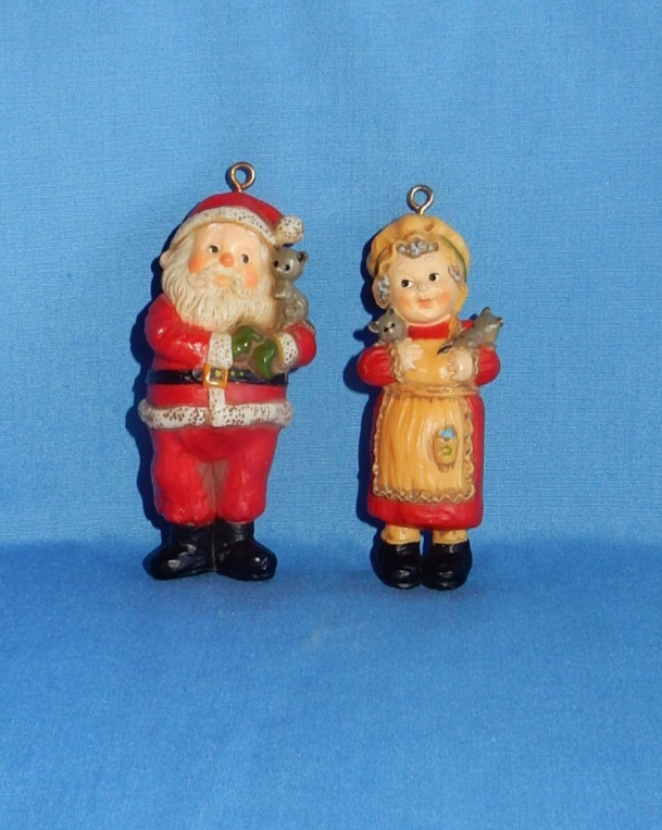 Hallmark 1975 Mr & Mrs Santa Claus with Gray Kittens Christmas Ornaments