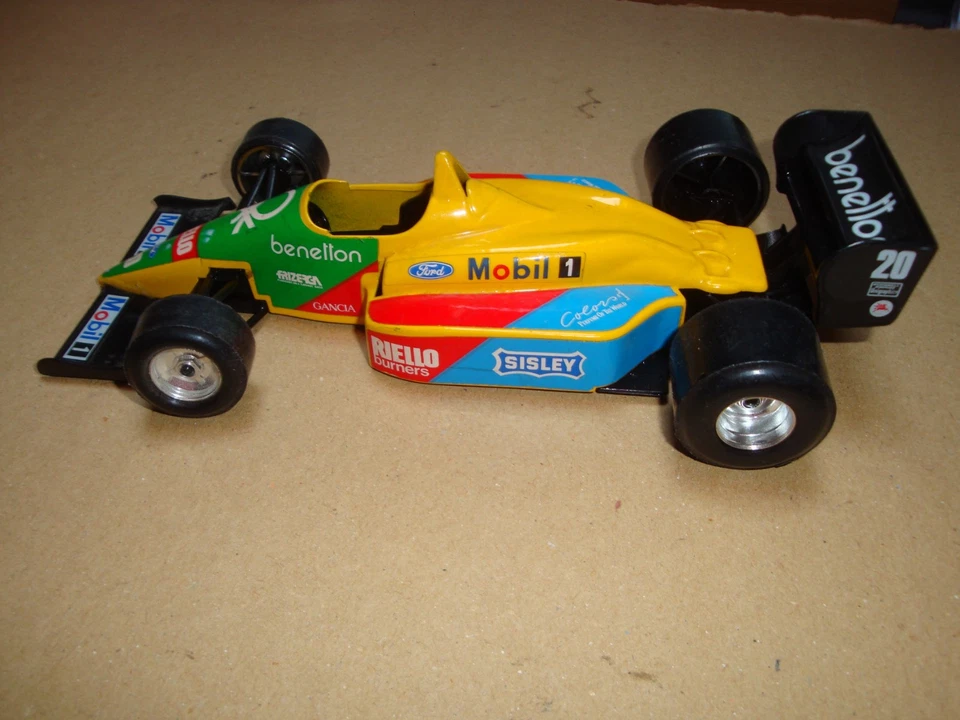 MODELLINO BURAGO BENETTON F1 FORD B 188 scala 1/24 - Immagine 2 di 3