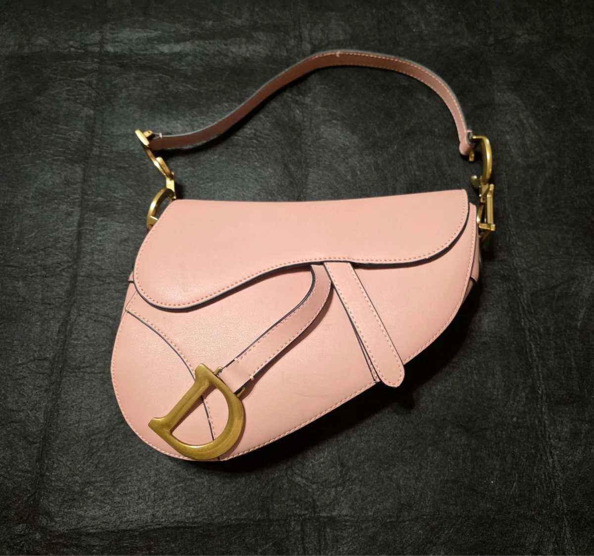 Preços baixos em Bolsas e Sacolas Dior Saddle Rosa para mulheres