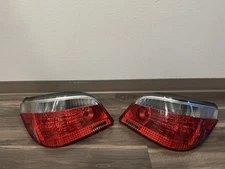 Pair of Tail Lights Fits BMW BM2801115BM2800122 63 21 7 165 740 63 21 7 165739