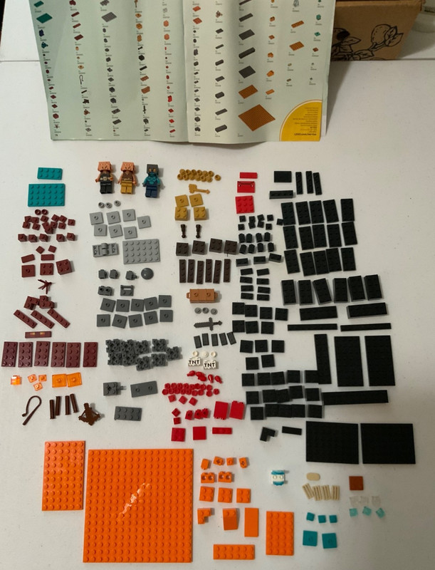 LEGO Minecraft: The Nether Bastion (21185) - 100% Complete - Retired