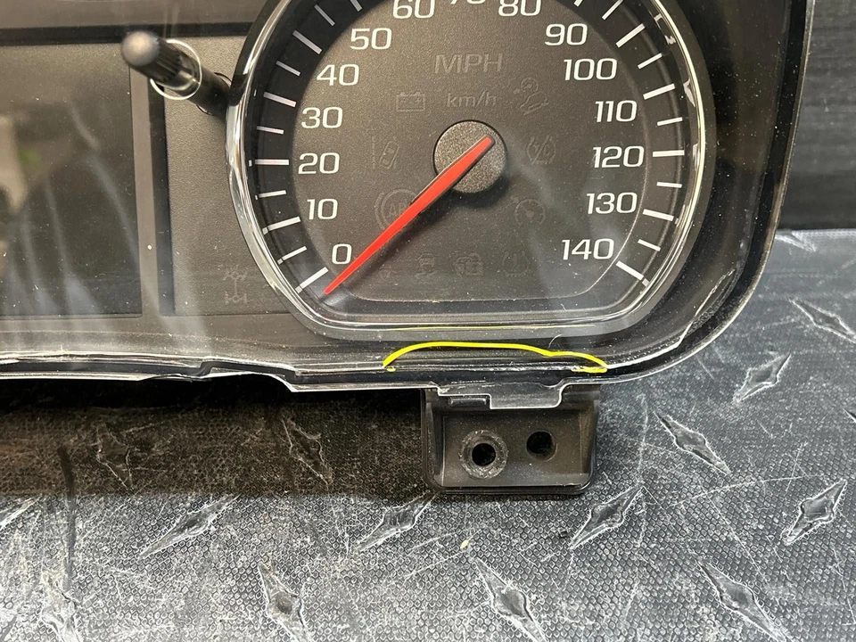 Velocímetro Silverado3500 2017 84068687 **Plástico transparente inferior roto** Foto 3 de 4