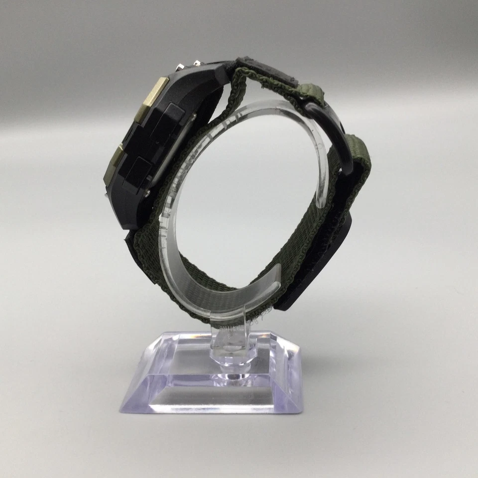 Reloj digital Armitron para hombre 45 mm 100 M cronógrafo retroiluminación correa de nailon verde Foto 4 de 4