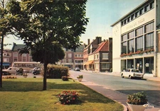 60  GRANDVILLIERS LA PLACE L HOTEL DE VILLE