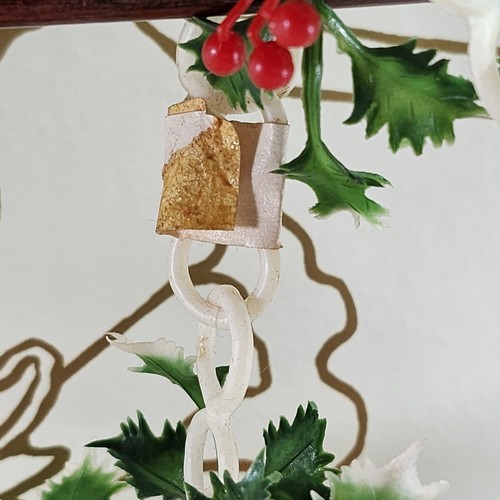 Vintage Christmas Plastic Chain Holly Garland Flocked Reindeer Sleigh 60s Kitsch - Picture 3 of 22