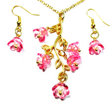 Gold Tone Clear Pink Flower 18" Necklace  Pierced Earrings - NWOT  3325 