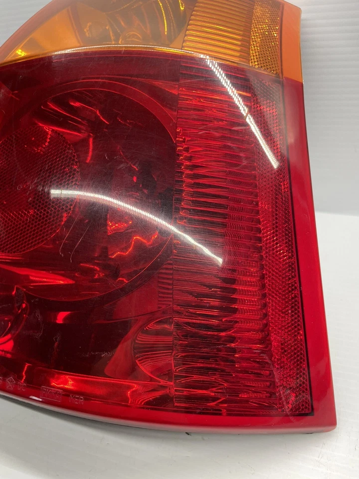 04-08 Chrysler Pacifica Passenger Right Tail Light OEM RH Lamp - Image 2 of 4