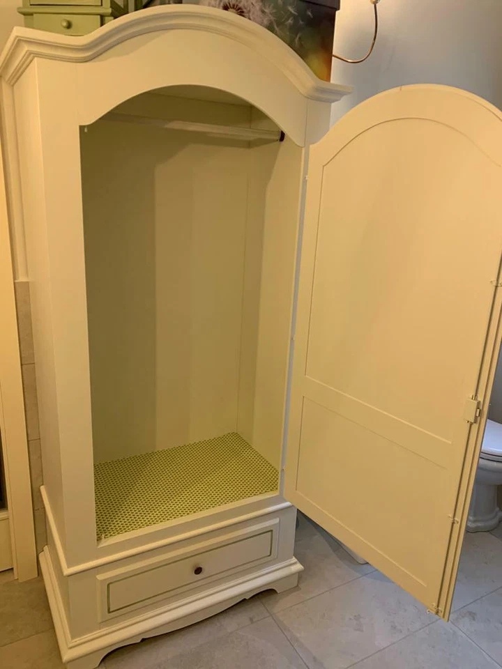 Armario Shabby Chic Blanco Decorado con Puertas Batientes Flores Clásicas Foto 4 de 4