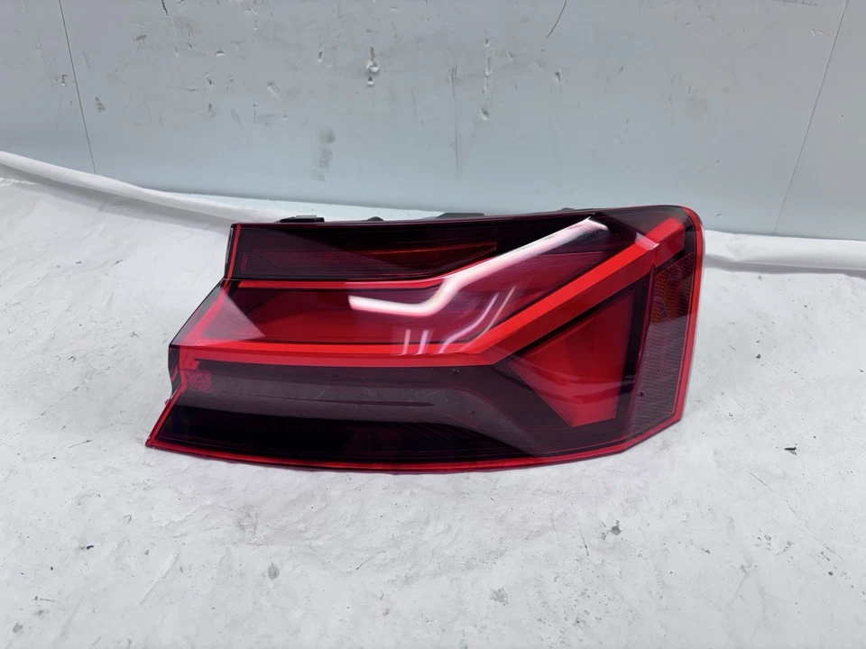 Luz trasera derecha LED AUDI A5 S5 RS5 OEM 8W6945092AB 2020-2024 se adapta Foto 2 de 4