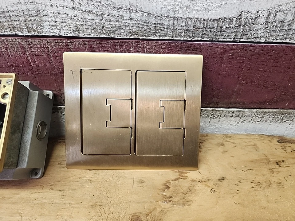 🔥 Carlon E9762BR 2-Gang Floor Box Set w/ Brass Cover + Brass Rings + Cast Iron - Image 2 of 4