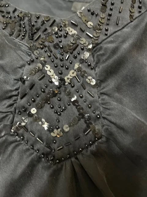 Camisola/tanque Alfani 100 % seda negra adornada, talla 16 Foto 4 de 4