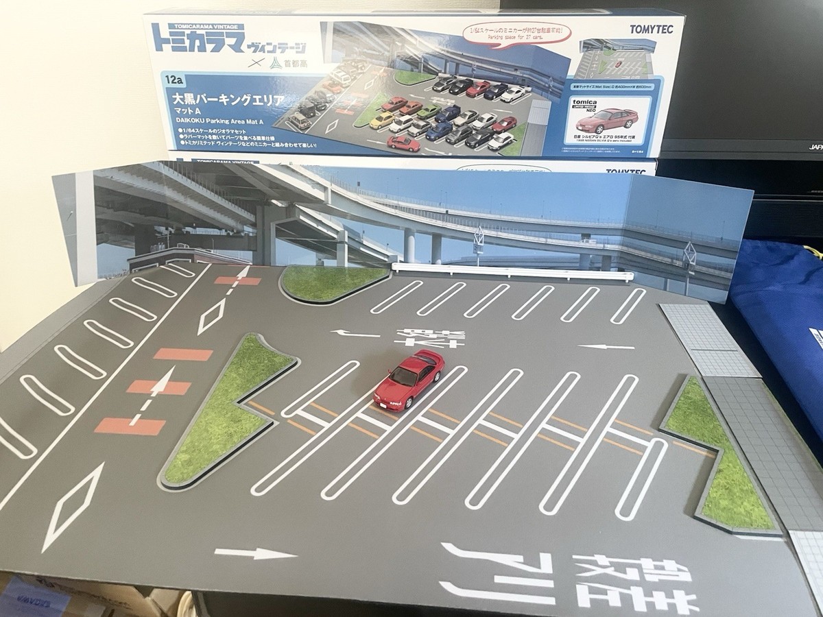 TOMYTEC Tomicarama Vintage 1/64 Daikoku Parking Area Mat A Nissan