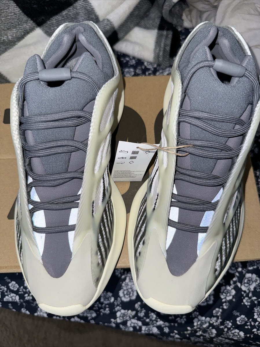 Fade Adidas Yeezy V3 Original Adidas Yeezy 700 V3 'Fade Carbon