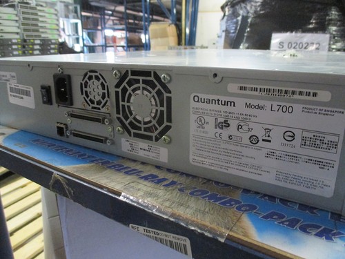 Chargeur automatique bibliothèque de lecteurs de bande Quantum L700 Superloader 3 LTO-4 SAS HP PD093F#916 - Photo 2/3