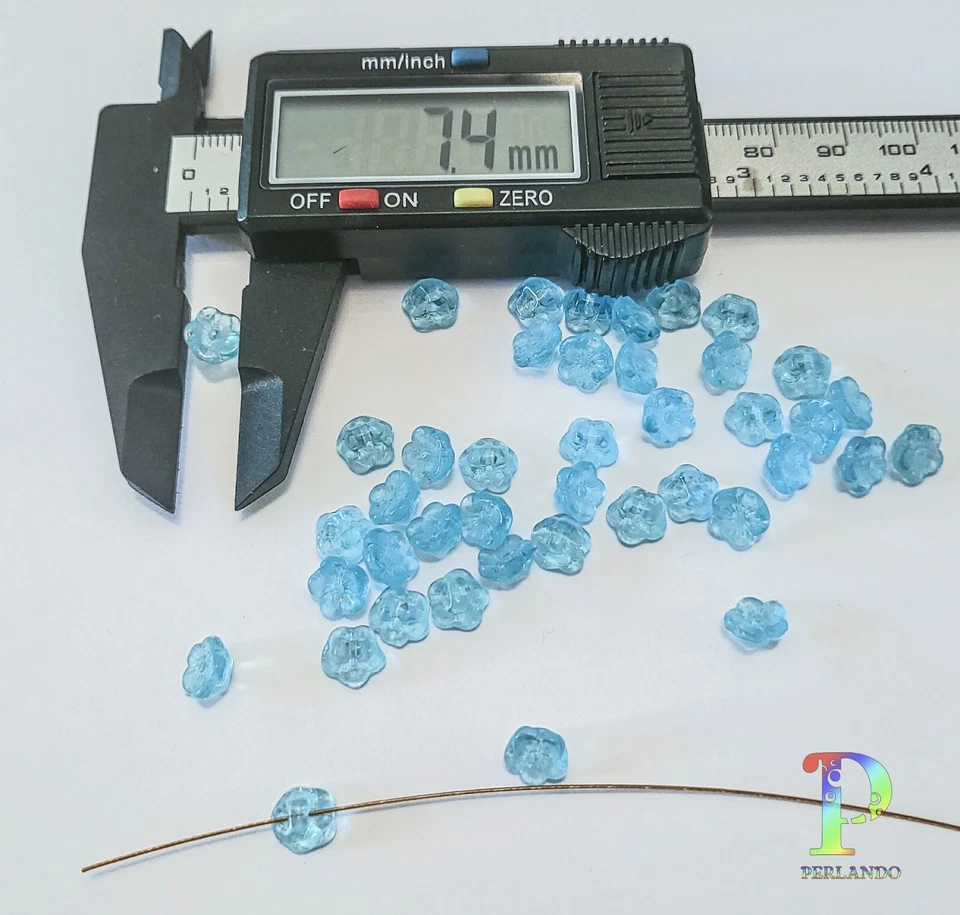 40 Glas Knöpfe Blüten hellblau 8 x 5 mm aus Neu Gablonz (173/1) - Bild 3 von 4