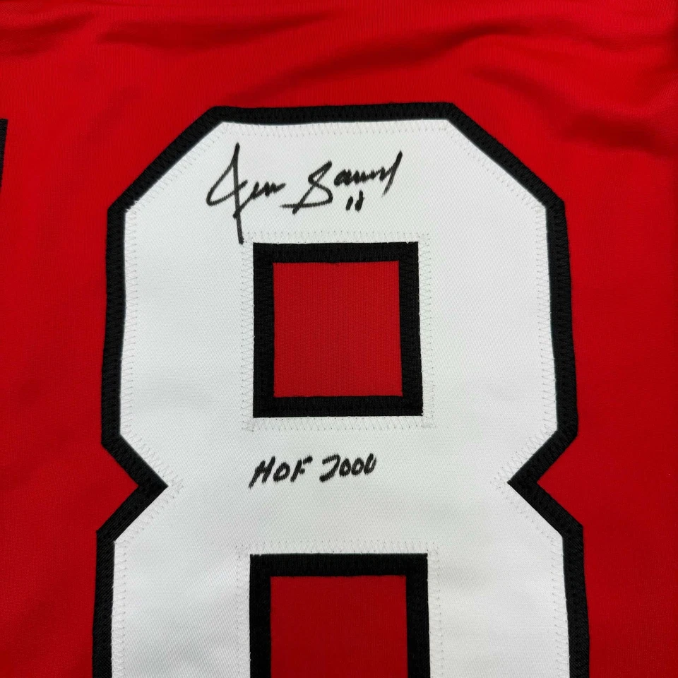 Camiseta deportiva enmarcada autografiada/firmada Denis Savard HOF 2002 35x39 Chicago roja certificado de autenticidad JSA Foto 2 de 2