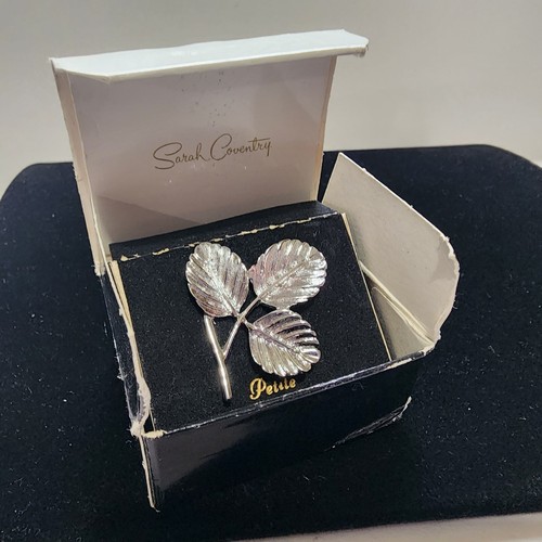 Sarah Coventry Petite Silver Leaf Brooch Clip Earrings - Picture 3 of 3